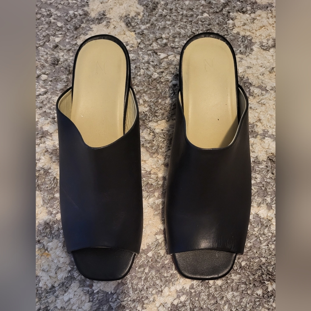 Nisolo Black Open-Toe Leather Mule Heels